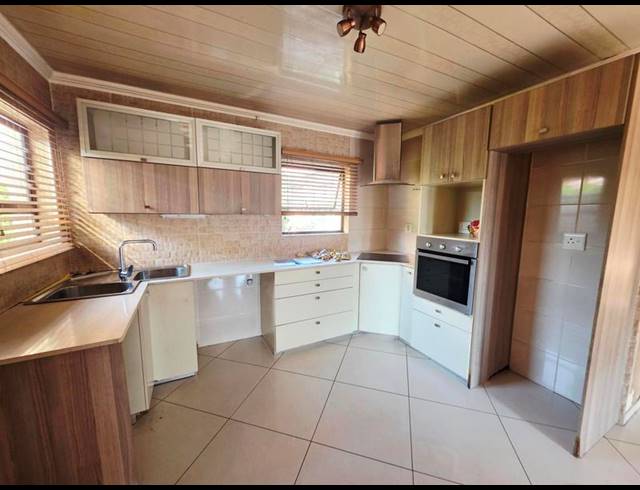 3 BEDROOM HOUSE FOR SALE IN RHODESFIELD